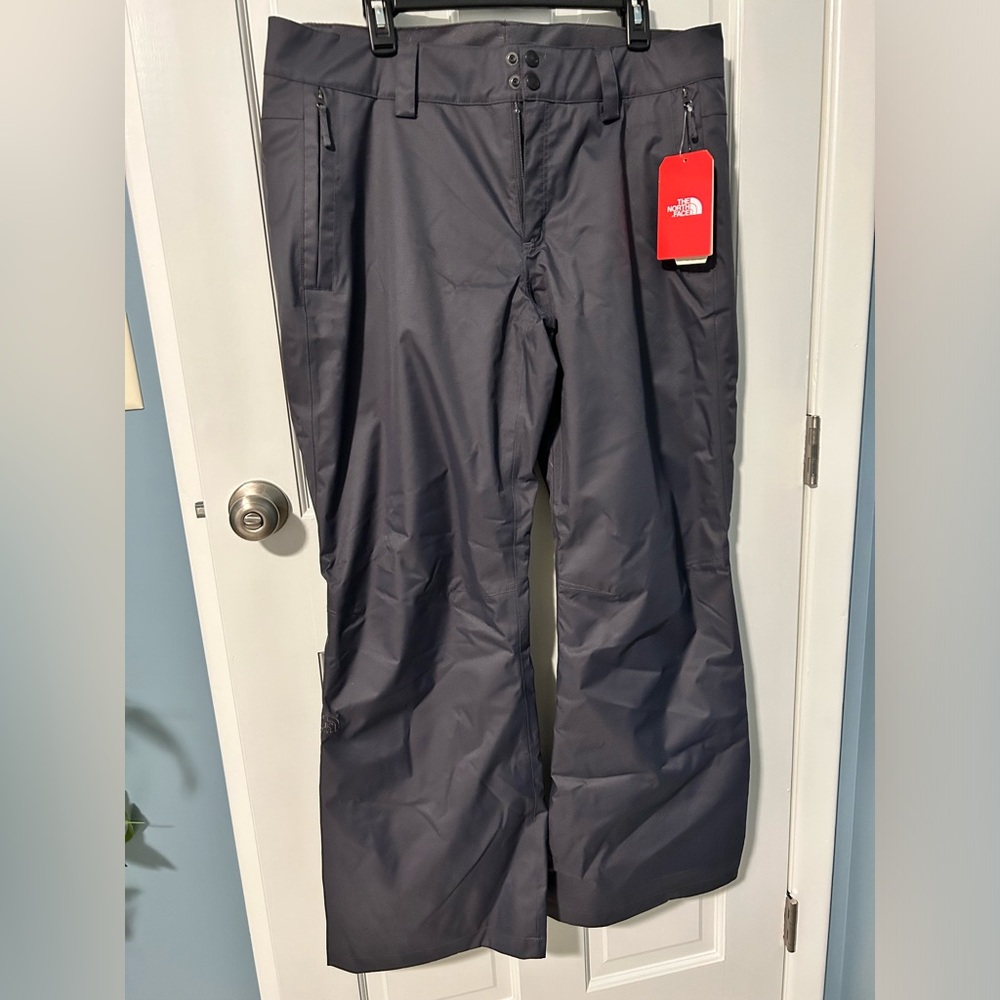 New with tags The North Face women’s Sally ski pants size XL in Periscope Gray.